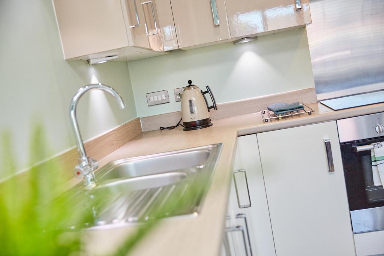 Cosy,Modern And Relaxing 3 Bedroom House With Parking Manchester Exterior photo